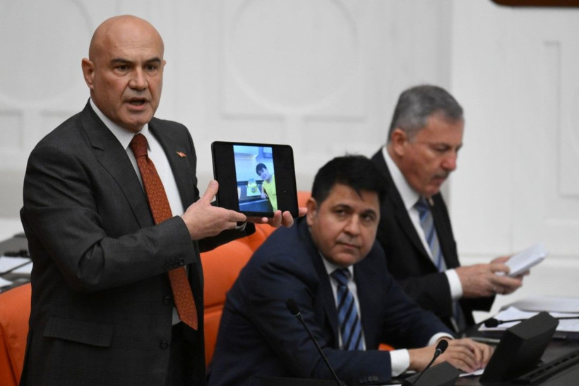 Meclis'te tansiyon yükseldi: 'Adam değilsin' tartışması - Resim: 9