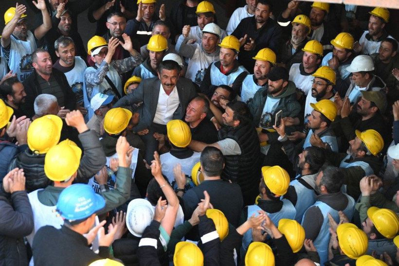 Direnen madenciler kazandı! İşçilerden sevinç gösterisi - Resim: 12