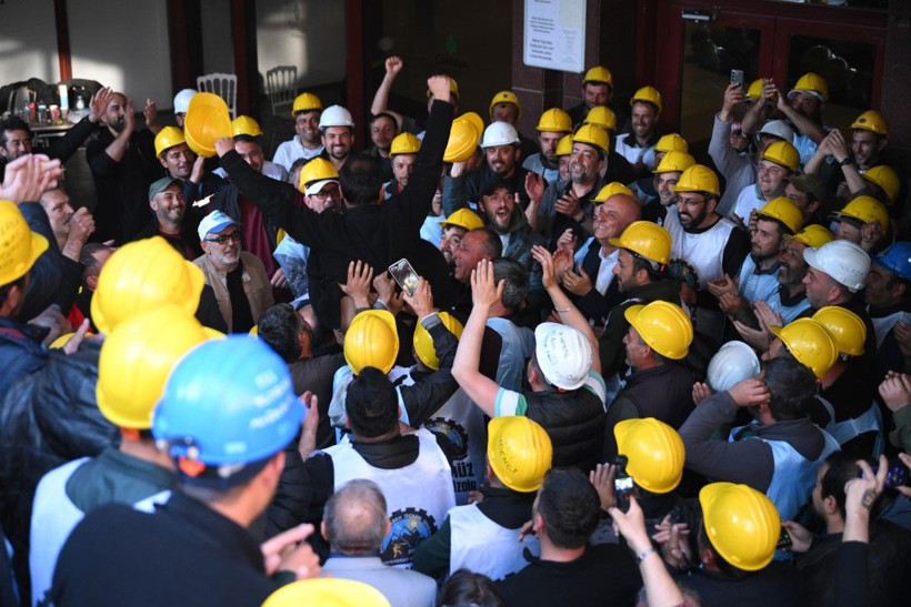 Direnen madenciler kazandı! İşçilerden sevinç gösterisi - Resim: 16