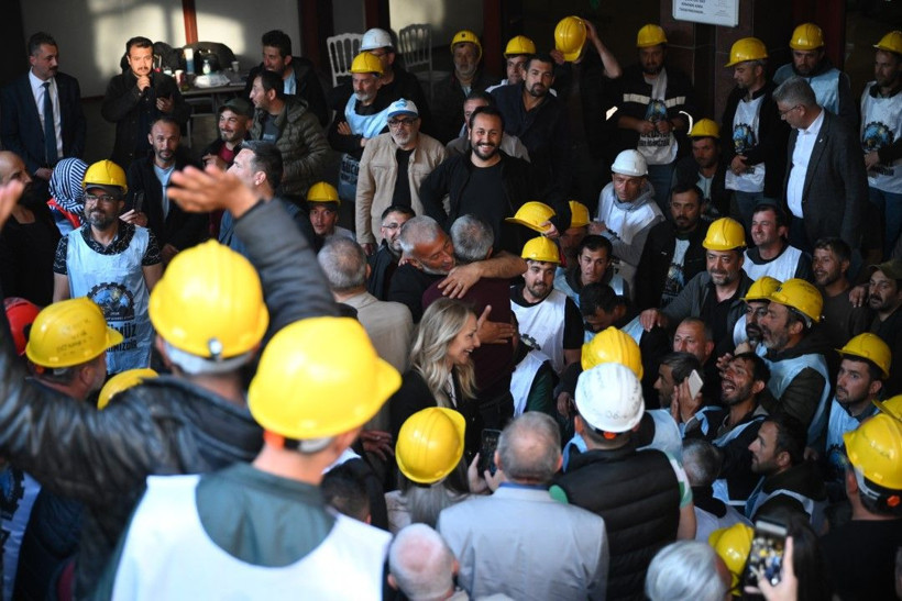 Direnen madenciler kazandı! İşçilerden sevinç gösterisi - Resim: 19