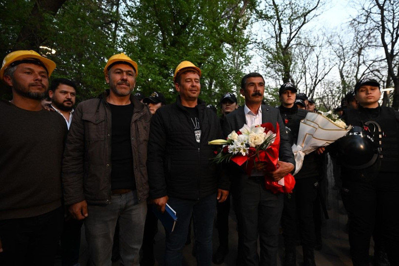 Direnen madenciler kazandı! İşçilerden sevinç gösterisi - Resim: 31