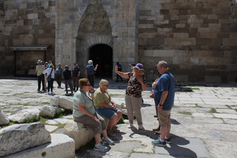 Türk dizilerinden etkilenen turistler buraya akın etti - Resim : 1