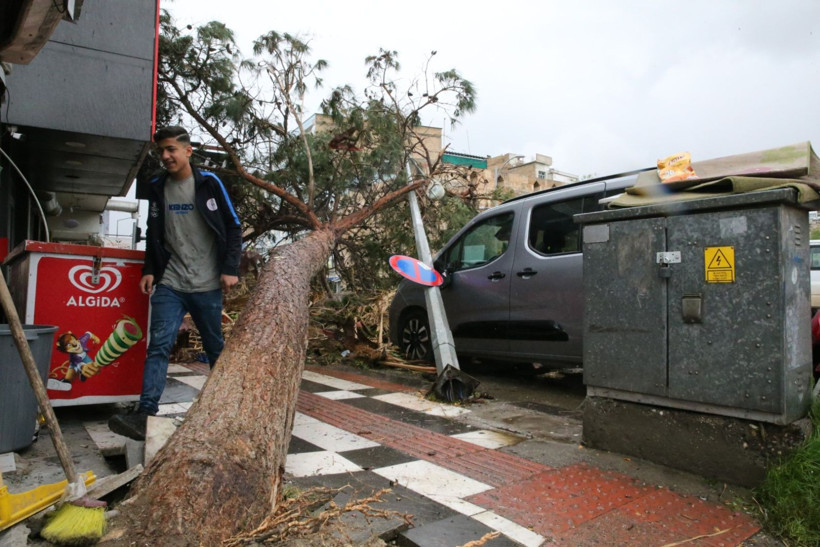 Deprem gibi: Camiler, iş yerleri yıkıldı - Resim: 2