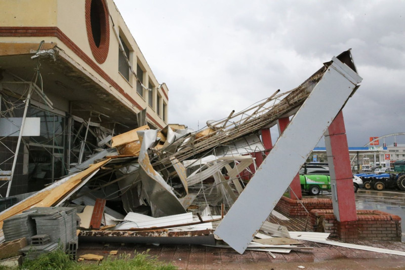 Deprem gibi: Camiler, iş yerleri yıkıldı - Resim: 7
