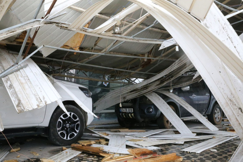 Deprem gibi: Camiler, iş yerleri yıkıldı - Resim: 8