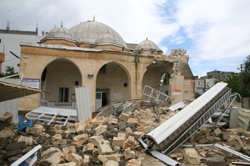 Deprem gibi: Camiler, iş yerleri yıkıldı - Resim: 13