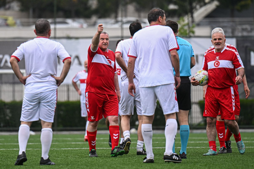 Meclisspor ile şöhretler sahaya indi: Santrayı futboldan men edilen eski başkan yaptı - Resim: 14