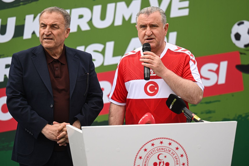 Meclisspor ile şöhretler sahaya indi: Santrayı futboldan men edilen eski başkan yaptı - Resim: 6