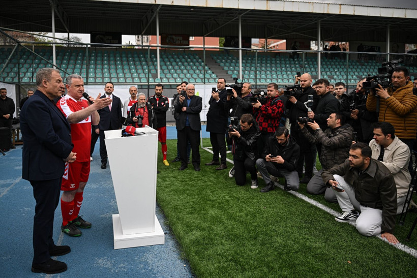 Meclisspor ile şöhretler sahaya indi: Santrayı futboldan men edilen eski başkan yaptı - Resim: 7