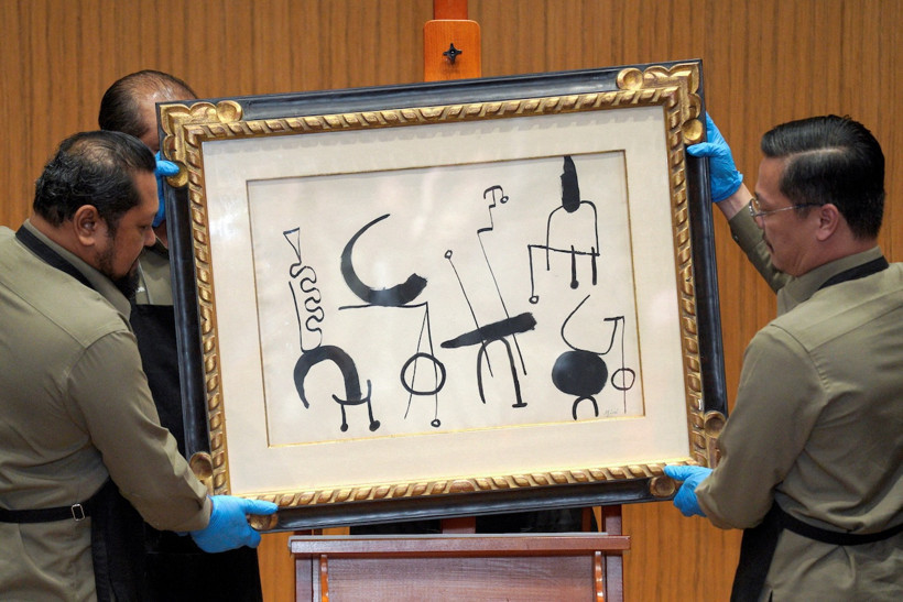 1MDB skandalında ele geçirilen sanat eserleri sergilendi - Resim : 1
