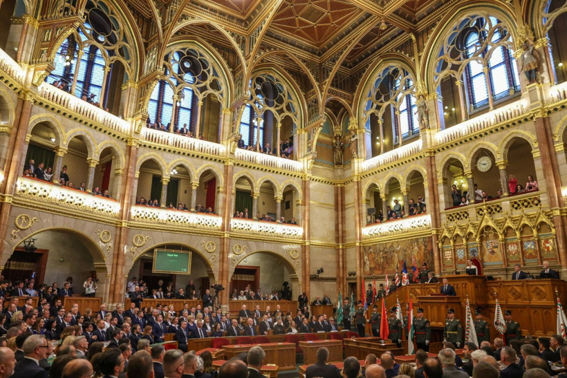 16 yıllık Orban dönemi resmen sona erdi - Resim: 5