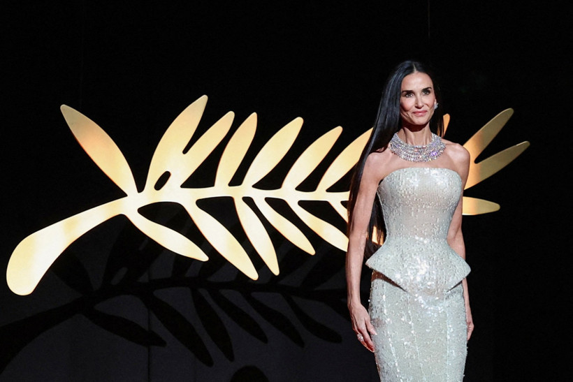 Cannes kırmızı halısından ge&ccedil;en Demi Moore hayranlarını endişelendirdi - Resim : 1