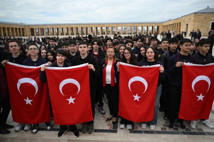 Gençler Ata'sına koştu - Resim: 13