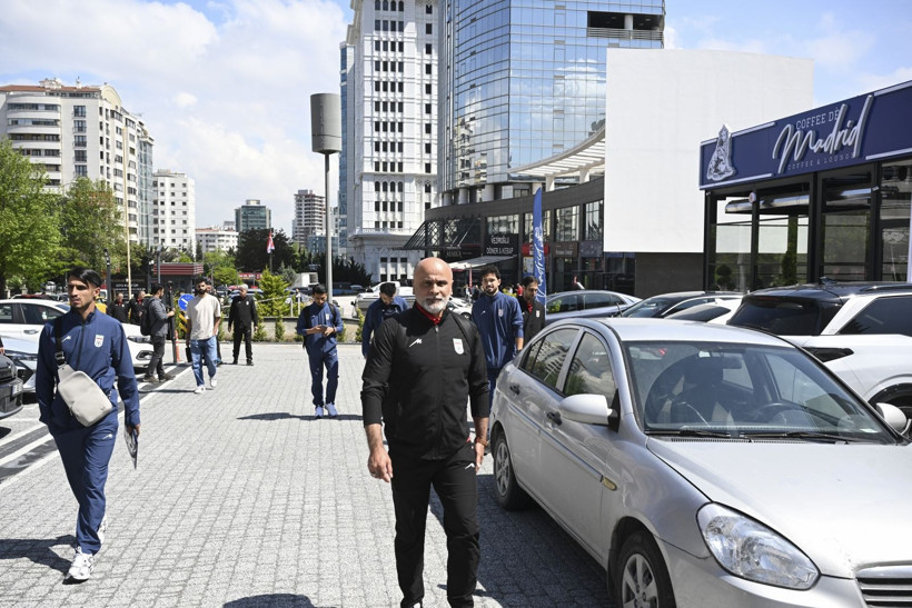 Trump 'güvenli değil' demişti, Ankara'da vize kuyruğuna girdiler! - Resim: 19
