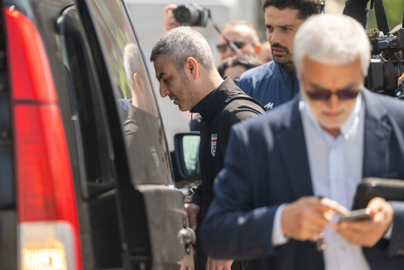 Trump 'güvenli değil' demişti, Ankara'da vize kuyruğuna girdiler! - Resim: 8