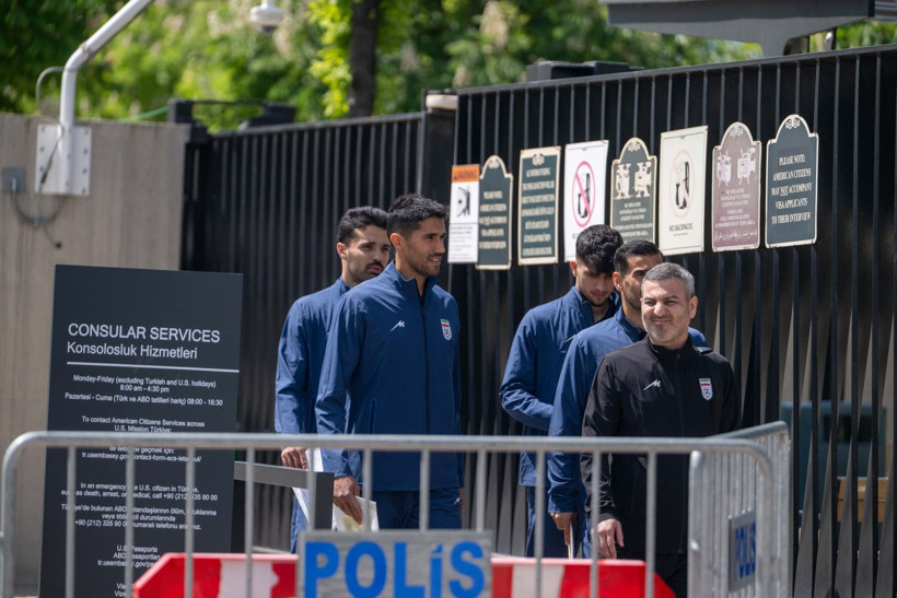 Trump 'güvenli değil' demişti, Ankara'da vize kuyruğuna girdiler! - Resim: 32
