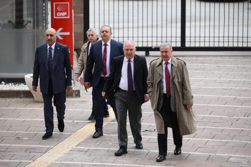 &Ouml;zg&uuml;r &Ouml;zel, CHP Grup Başkanı se&ccedil;ildi: 27 vekil katılmadı - Resim : 2