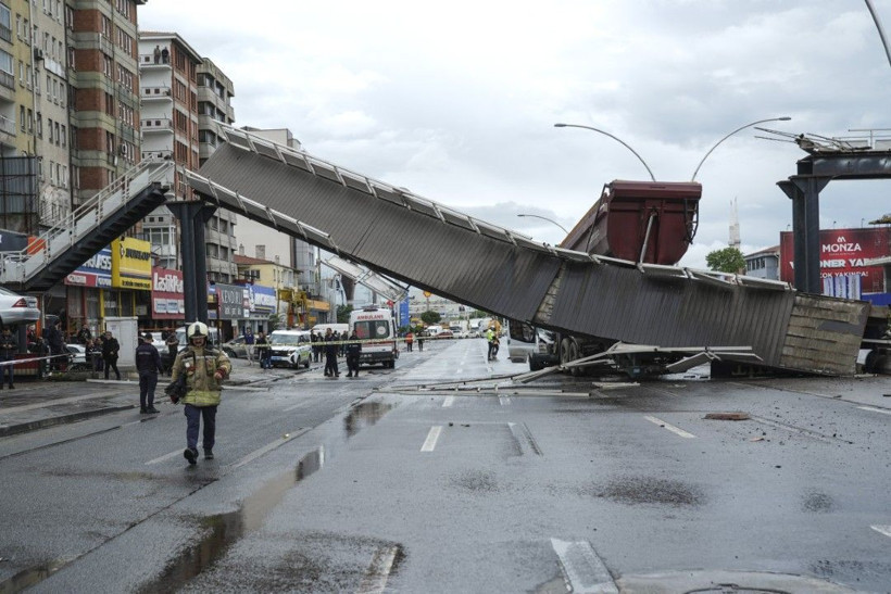 Üst geçidi yıktı geçti - Resim: 5