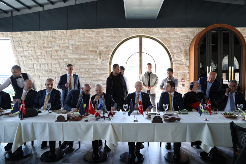 Aziz Yıldırım, Mardin ve Diyarbakır Metropoliti ile 23 yıl sonra buluştu - Resim: 2