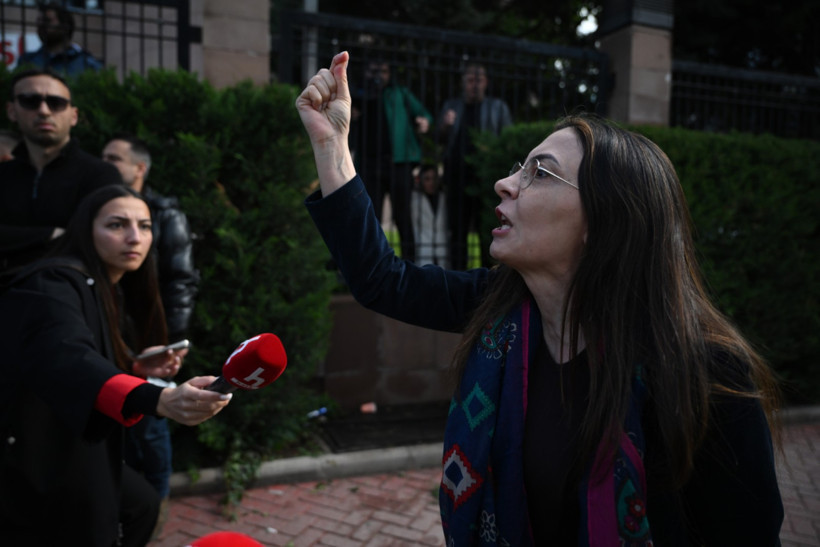 CHP Genel Merkezi’nde hareketlilik: 'Tahliye talebi' iddiası sonrası arbede - Resim : 5