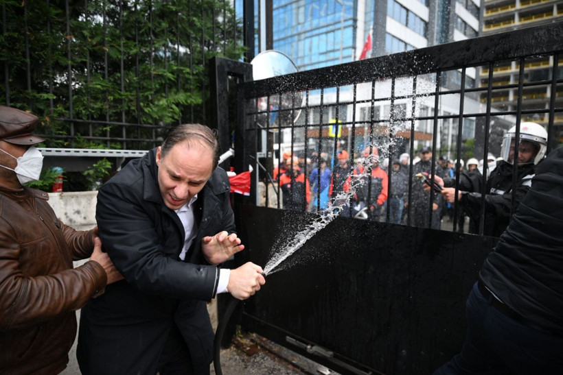 Polis, CHP Genel Merkezi'ne böyle girdi - Resim: 5