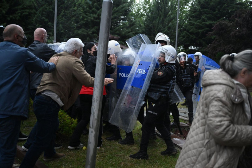 Polis, CHP Genel Merkezi'ne böyle girdi - Resim: 7