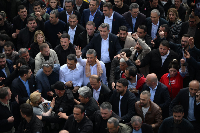 &Ouml;zg&uuml;r &Ouml;zel: Baba ocağını geri almak &uuml;zere &ccedil;ıkıyoruz - Resim : 1