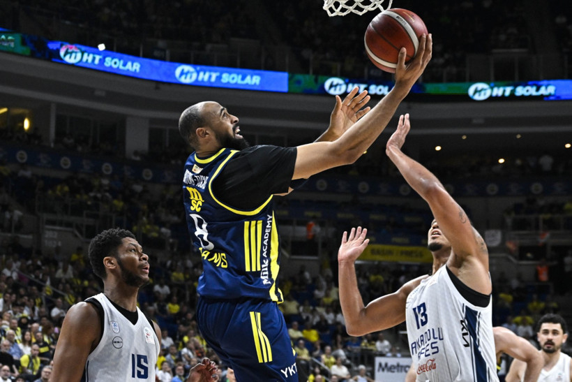 Fenerbahçe Beko'dan Anadolu Efes'e aynı tarife: Seriyi 2-0'a taşıdı - Resim : 1