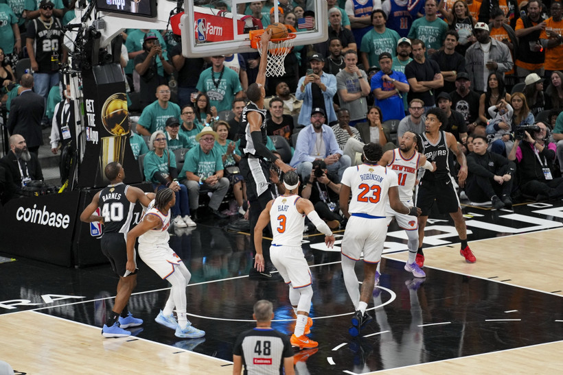 Knicks 14 sayıdan döndü, NBA Finalleri serisinde 1-0 öne geçti - Resim : 1