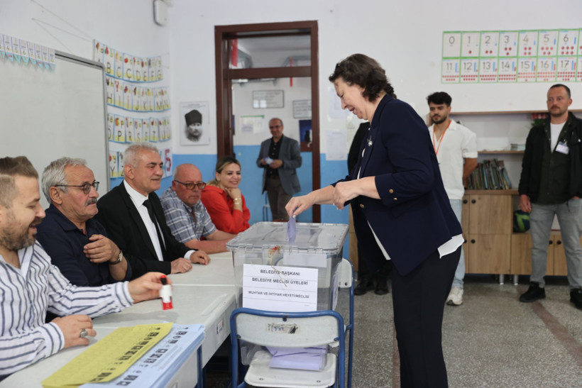 Üç şehirde sandıklar kuruldu, seçim başladı - Resim : 1