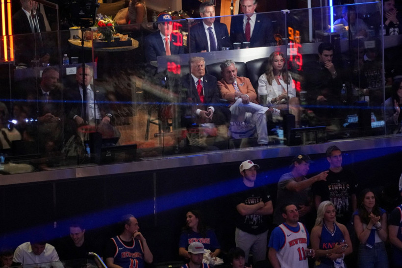 Trump'ı torununun önünde yuhaladılar - Resim : 3
