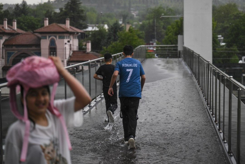 Birçok kenti yağış vurdu: Hayat durma noktasına geldi - Resim: 24