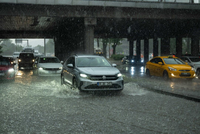 Birçok kenti yağış vurdu: Hayat durma noktasına geldi - Resim: 13