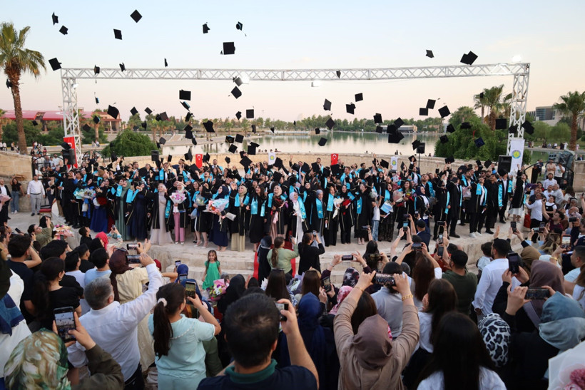 Anne ve oğul üniversitede 4 yıl boyunca aynı sırayı paylaştılar - Resim : 1