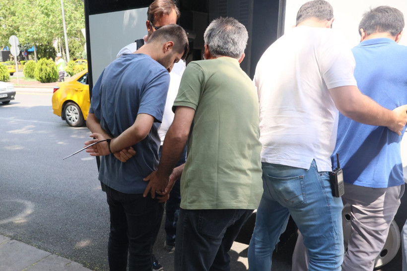 Öğretmenlere ters kelepçeyle gözaltı - Resim : 2