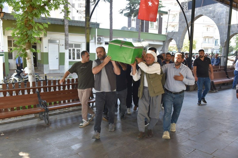 Büyük acı: 3 kardeş yan yana toprağa verildi - Resim: 1