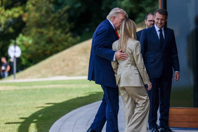 Trump 'Fotoğraf için bana yalvardı' dedi, kıyamet koptu - Resim : 1