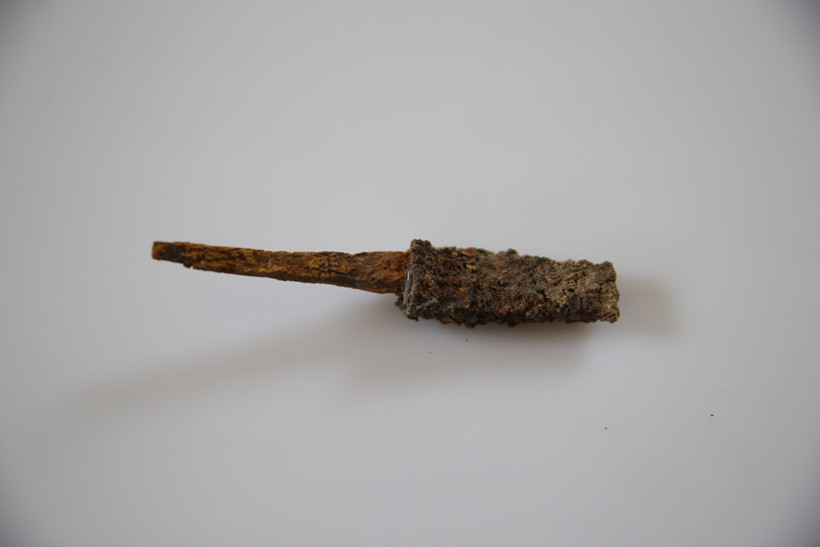1750 yıllık mezarın içinde ölen kişini 12 parça eşyası çıktı - Resim : 2