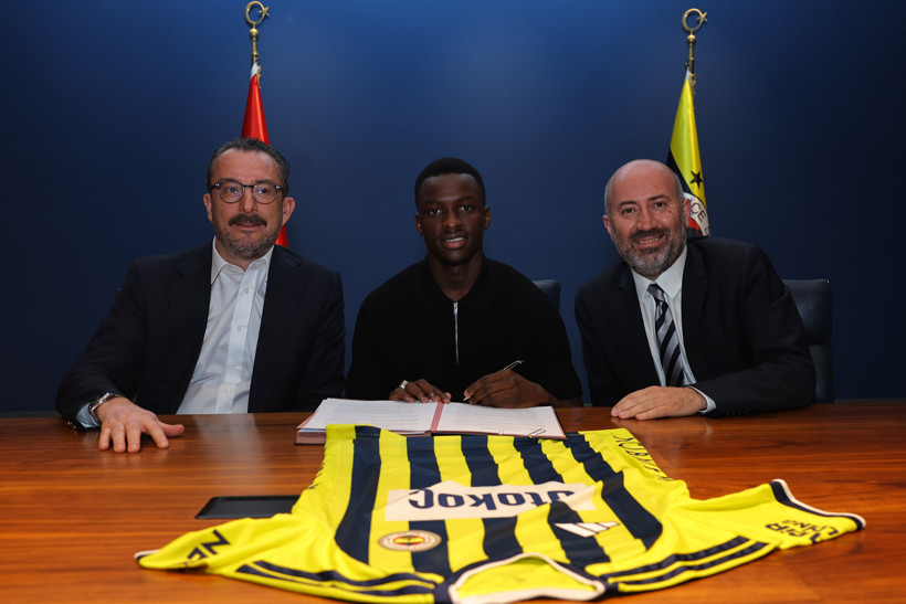 Fenerbahçe yeteneği kaçırmadı: Amara Diouf imzayı attı - Resim : 1