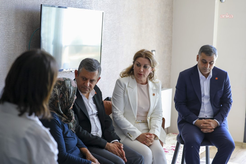 Özgür Özel, Gülistan Doku'nun ailesini ziyaret etti - Resim : 1
