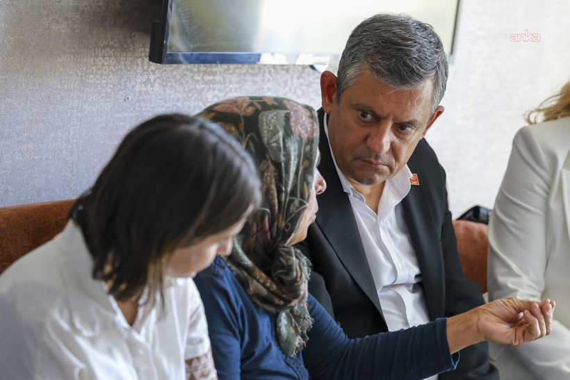 Özgür Özel, Gülistan Doku'nun ailesini ziyaret etti - Resim : 2