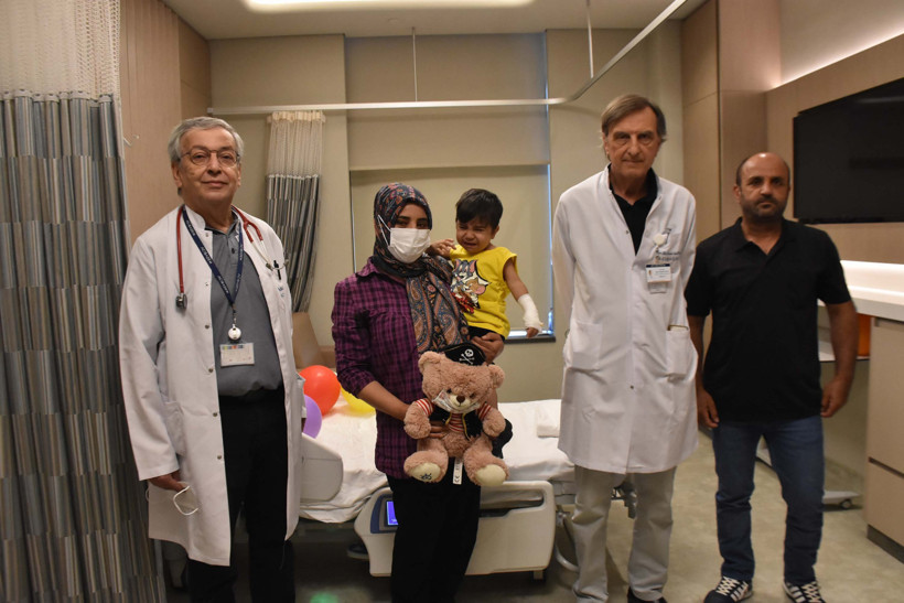 İki çocuğunu aynı hastalıktan kaybeden anne, böbreğiyle oğluna umut oldu - Resim : 1