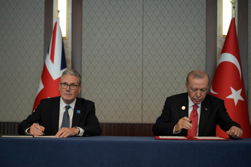 Ankara'daki NATO zirvesi, dünya basının manşetlerinde - Resim : 1