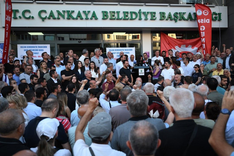 Çankaya Belediyesi önünde gözaltılara tepki - Resim: 15