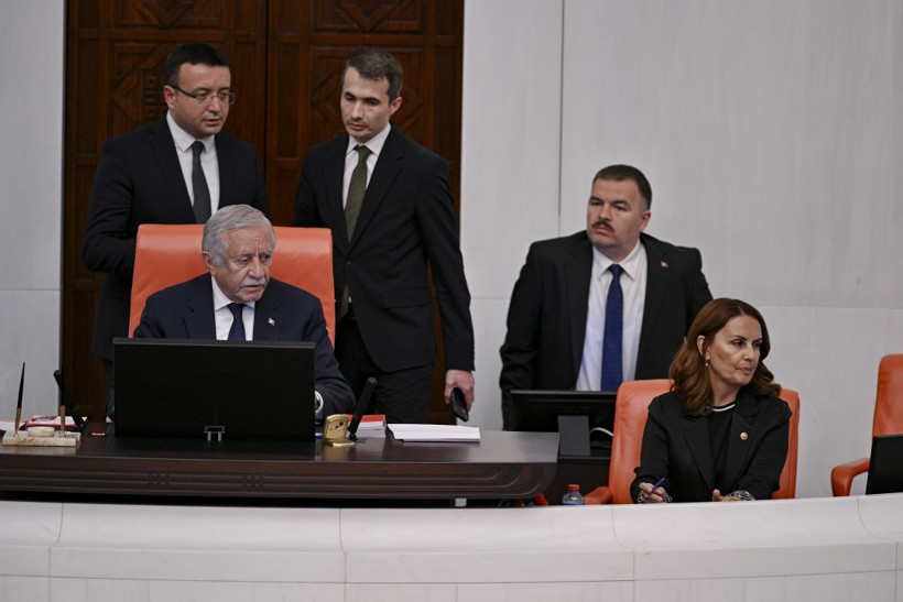 TBMM'de tansiyon yükseldi! Muhalefetten sert tepki: 'Bu fiilen Meclis'in kapatılmasıdır' - Resim : 1