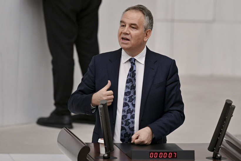 TBMM'de tansiyon yükseldi! Muhalefetten sert tepki: 'Bu fiilen Meclis'in kapatılmasıdır' - Resim : 2