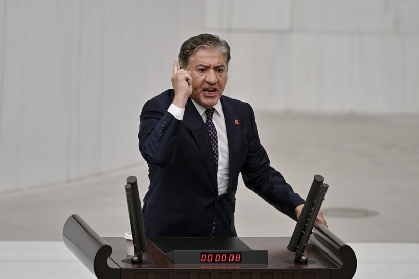 TBMM'de tansiyon yükseldi! Muhalefetten sert tepki: 'Bu fiilen Meclis'in kapatılmasıdır' - Resim : 3