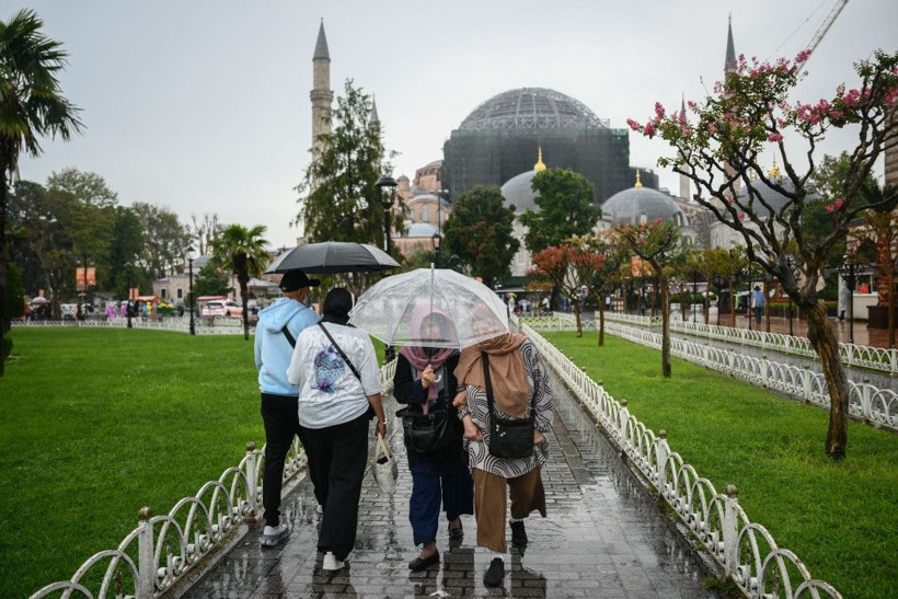 Çok sayıda kentte kuvvetli yağış alarmı: Yollar göle döndü - Resim: 28
