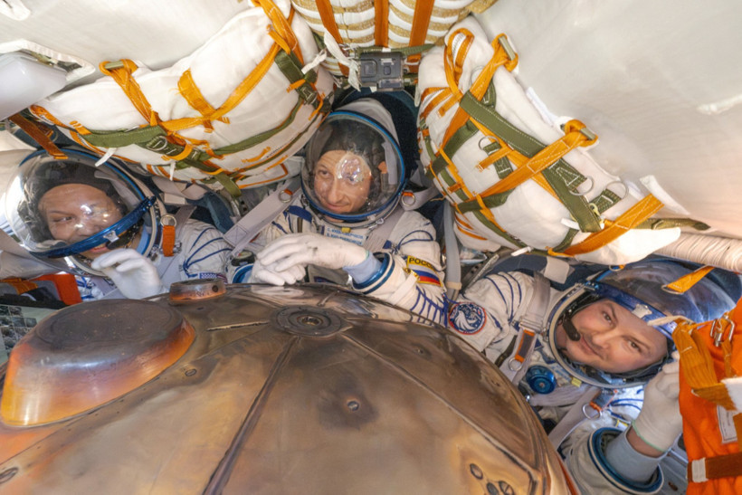 Üç astronot 241 gün sonra Dünya'ya döndü - Resim : 1