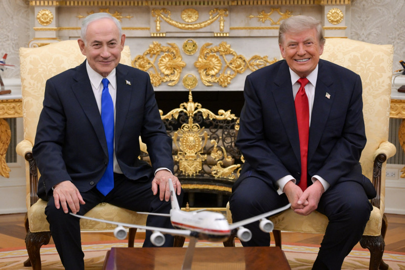 Trump, Netanyahu ile Beyaz Saray'da bir araya geldi - Resim : 1